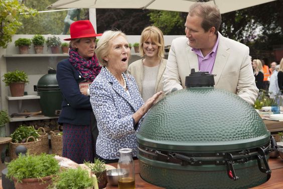 GreenfieldServs's tweet photo. Check out Mary Berry inspecting the Big Green Egg at the Chelsea Flower show, 2013! Impressed by the insulating ceramics of the egg💚🥚💚 https://t.co/erH7c0QmXm