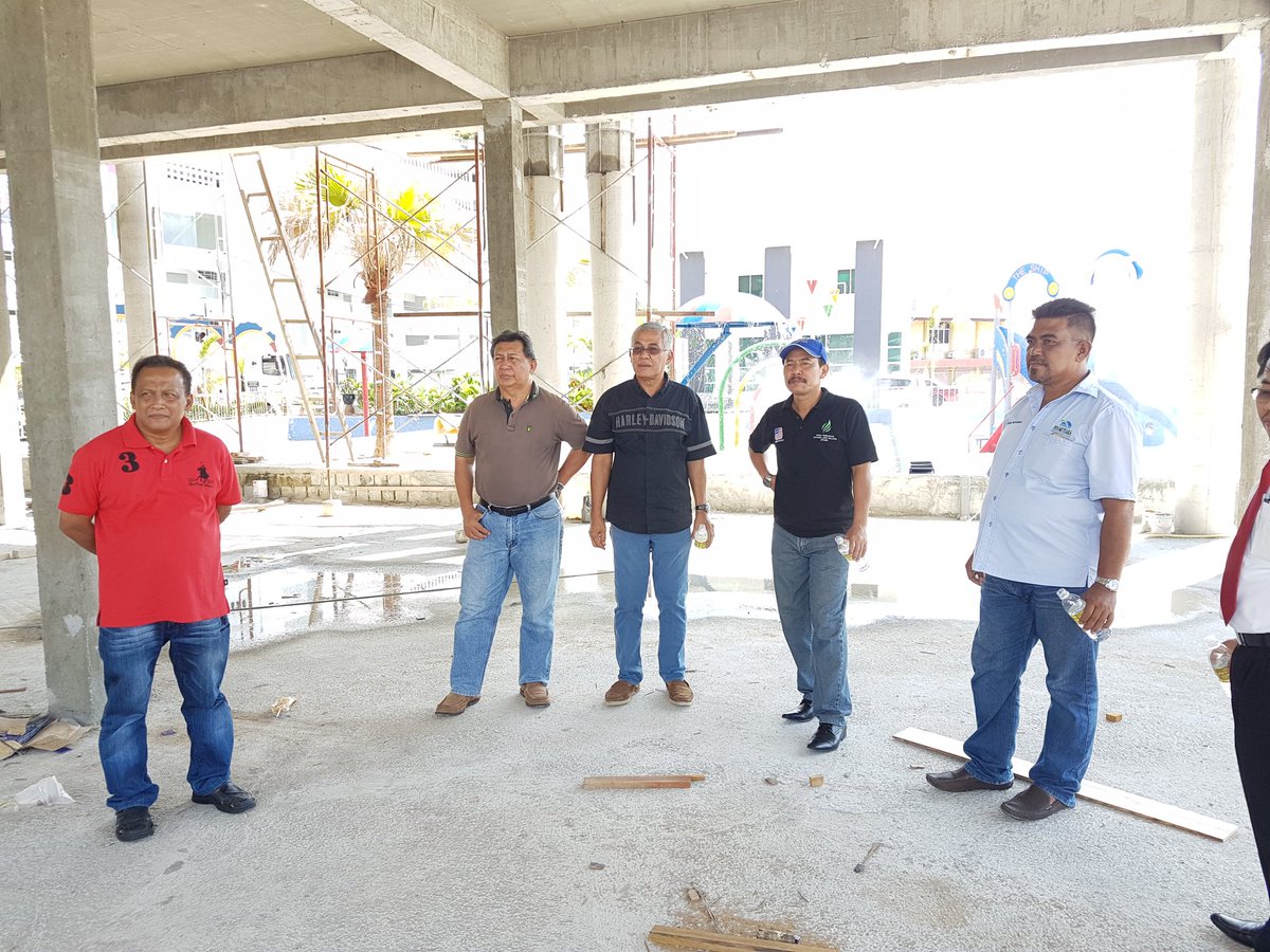IsmailBakar60's tweet photo. Sy sempat meninjau pkembangan perniagaan Persatuan Nelayan P.Pinang @LKIMHQ Syabas dan keep it up!!! @shaberyc @moa_gov https://t.co/CnwVEckBpM