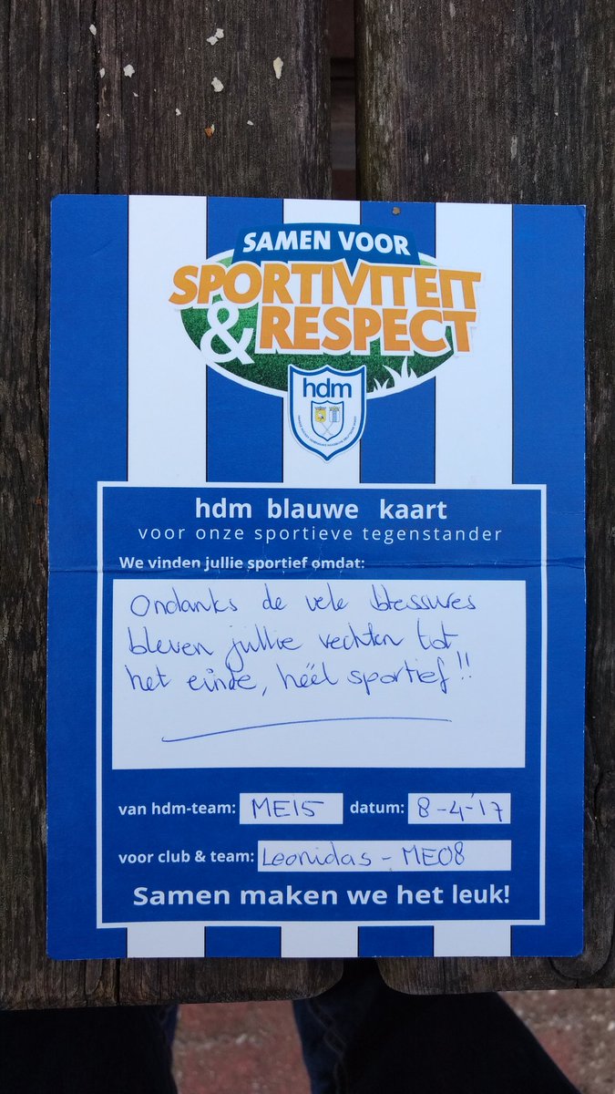 Bij <a href="/hdmonline/">Hockeyvereniging hdm</a> 'n blauwe kaart gekregen, omdat m'n meiden (<a href="/rhvleonidas/">rhvleonidas</a> ME10 overigens, niet 08 😉) sportief bleven, ondanks blessures. Leuk!