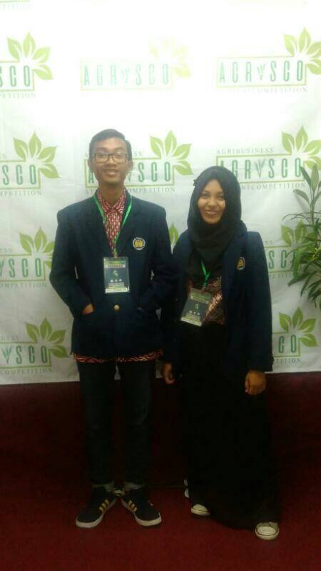 8/4 Tampak delegasi ukim unesa yang mengikuti AGRiSCO @ UPN veteran yogyakarta sbg finalis lomba karya tulis ilmiah (kak fajar &amp; kak hanive)