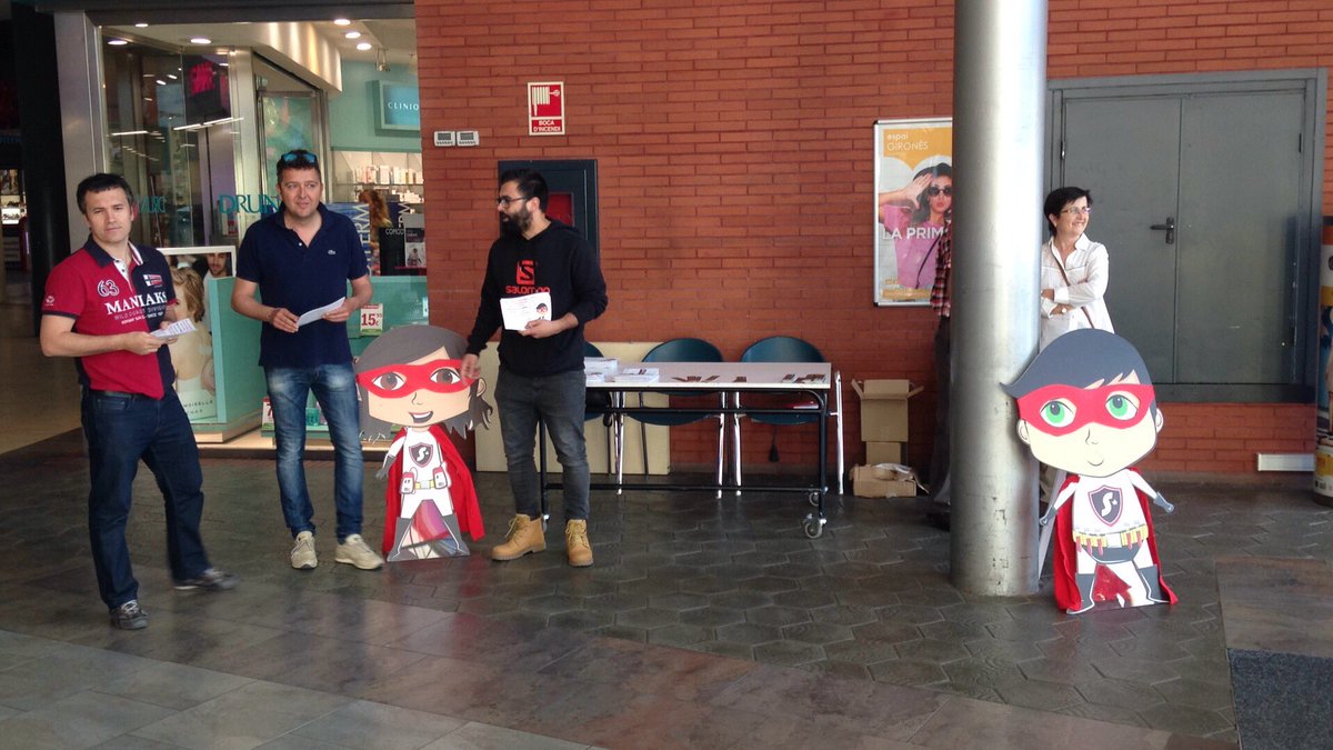 frgalvez80's tweet photo. Despres de l'èxit de la xerrada d'ahir, avui seguim a l'espai Gironès, que això no pari!!!!
Vilobí solidari!!! Tots som solidaris!!!! https://t.co/BFotNxDh7t