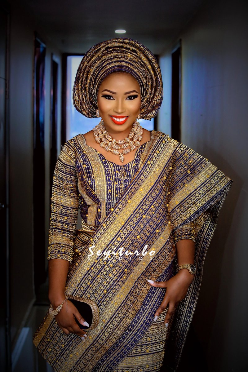 Seyiturbo's tweet photo. Beautiful Titbits on her trad day. Too much sauce🎈 makeup by #iposhlooks asooke by #bimmms24 #wedding #beauty #iyawo #nigerianbride https://t.co/UgT30Mu6Hq