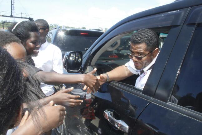 Siege_001's tweet photo. @HassanOmarH A leader inspires others to do more, be more and inspire others all at the same time #Siege_001 
Cc:@skmusyoka Heading to kwale https://t.co/OnE3te1ZUo