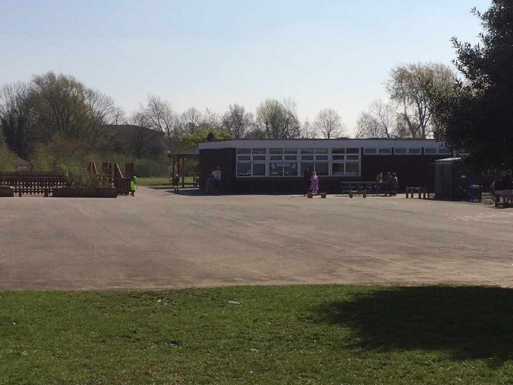 Bruche_P_School's tweet photo. What a fantastic day so far at school. Easter egg hunt, crafts and much more. Well done everyone! π #fabpta https://t.co/oMZwQMFbCK
