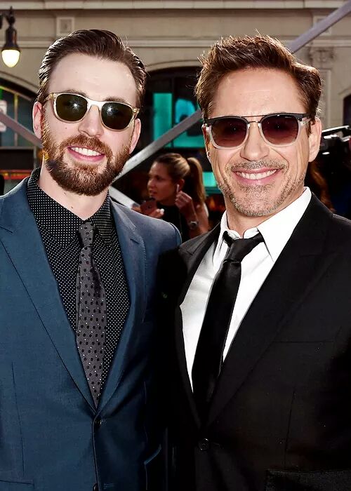 HeleenWolf's tweet photo. Like I said, i love them both! #RDJ #ChrisE  @GiulsVezzoli @ntunde1 @stelovesrdj @TeamDowney1965 @YukiMiaki90 @athlov @stark_fan1 https://t.co/14MwhXn81L