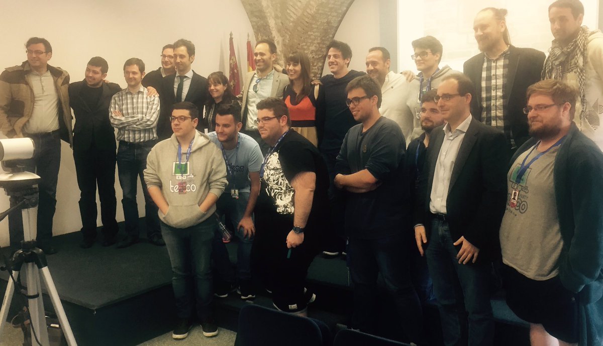 CristiianGF's tweet photo. Gran convivencia la de ayer en @TelecoLANParty con grandes personas! Un placer conocer a todos ellos y gracias a @MAdpe_CA por su trabajo 🔝 https://t.co/kfCpoG5EIg