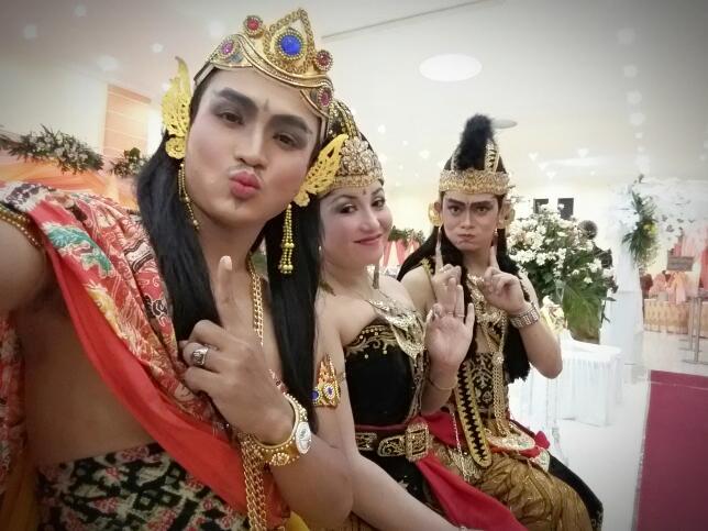 ghanz_sadewa's tweet photo. Kekonyolan kita sebelum Perform..
Hahaaaa https://t.co/tWMaEwoHeT