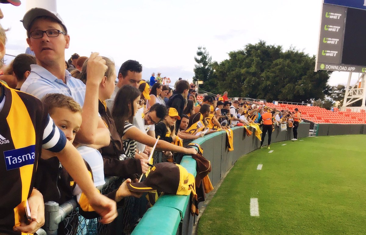 BrisbaneHawks's tweet photo. A great crowd at Metricon this arvo for Hawks training! https://t.co/7XXUNXPU2M