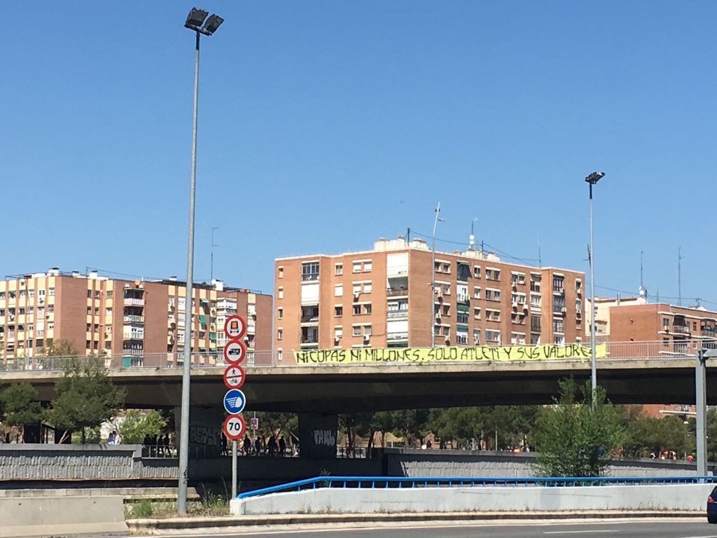 FA82Oficial's tweet photo. Ni copas ni millones, solo ATLETI y sus VALORES. #MadridistasHijosDePuta https://t.co/37M2KkOnjE