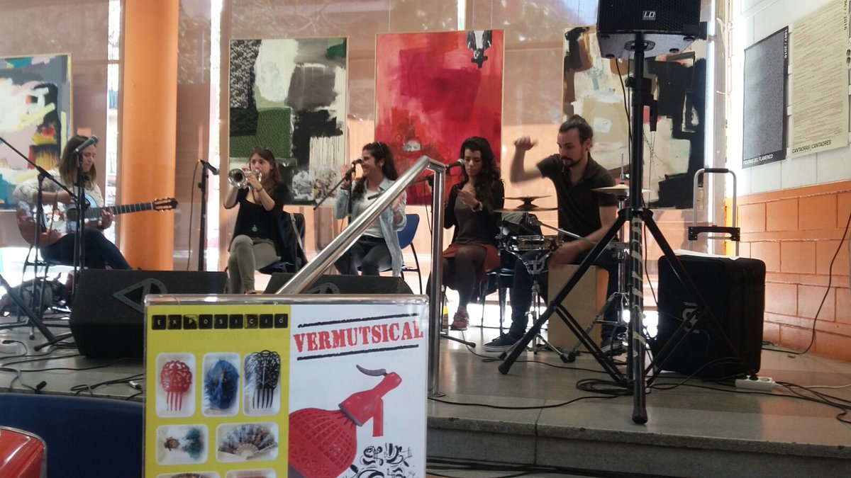 CasalBProspe's tweet photo. #Vermutsical amb Maruja Limon apunt de començar! #flamenc #ComandoLunares https://t.co/MMMaMZuhP6