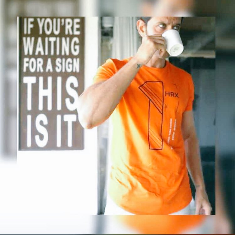 HRFCiNDiA's tweet photo. #MindSeesAll #PicSaysAll @iHrithik ๐ https://t.co/XL8V76NFBg