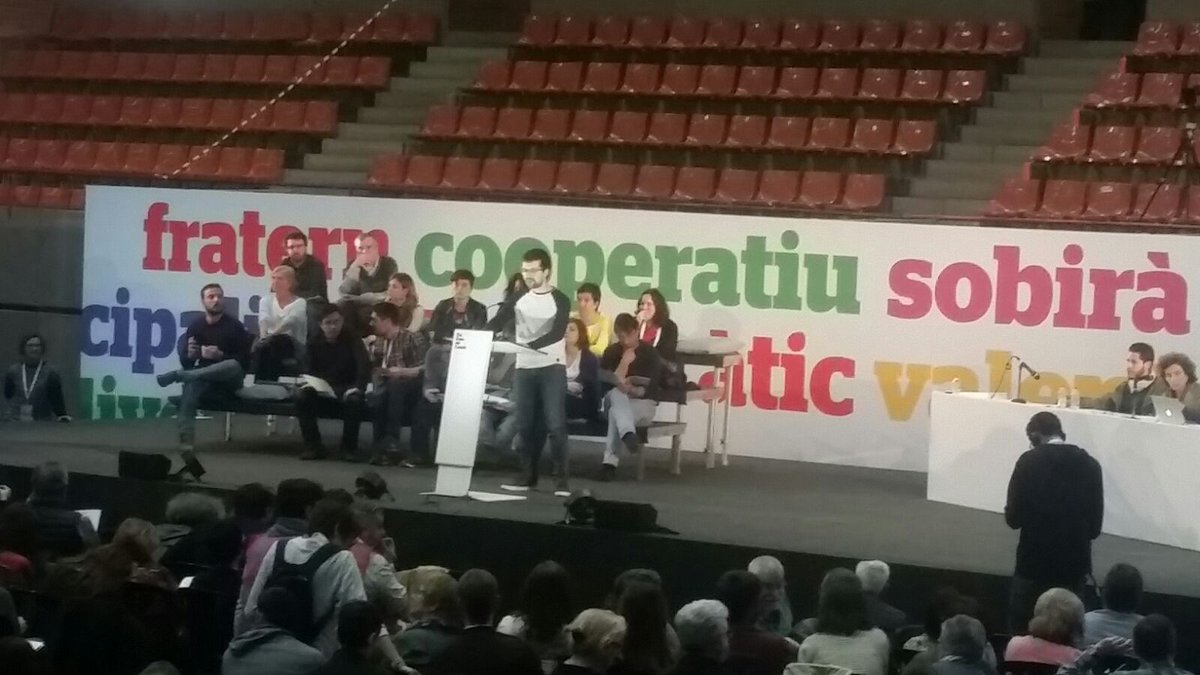 JovesEco's tweet photo. En @marcmartoes defensant una esmena sobre Política exterior europea que ha estat transaccionada i aprovada al document d'@UnPaisEnComu ✊ https://t.co/VGCmJotlFw
