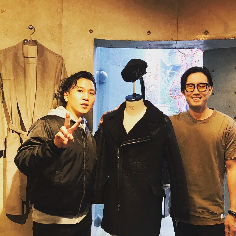 DiegoShines's tweet photo. 「TEST 8」
デザイナーの友達HOJEの展示会に行ってきました!
僕の大好きな格好いい革ジャンがたくさん!
#シンウィス #test8 https://t.co/6O2x0JhNnr https://t.co/wLmN3GF43y