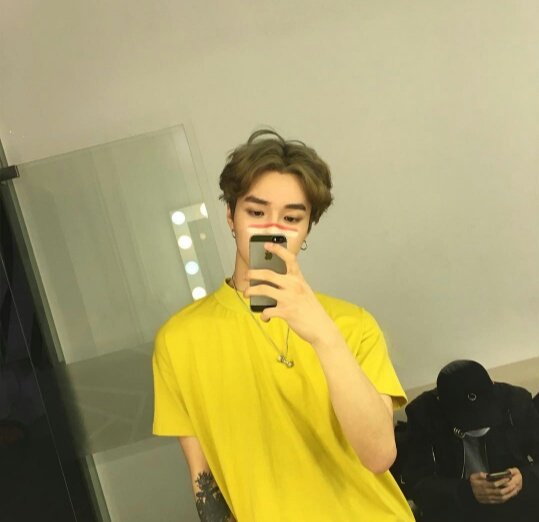 123MXXH's tweet photo. New hair ... Back to the old blond hair 💫 https://t.co/ENL6NYcq2d