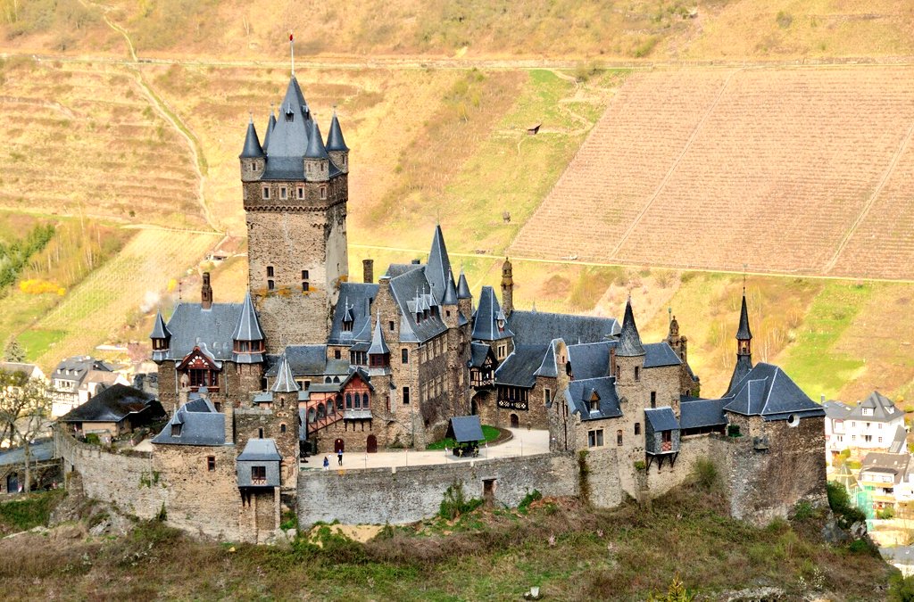 AlolayanOlayan's tweet photo. محبي استكشاف وجهات استثنائية #Carcassonne جنوب #فرنسا  #قرقشونة (عبرهاجيش الفاتحين) 
@Alshamarik @a_the_w @hatimam  @mqdaam1 @Travel__Info https://t.co/hBcZy8ATEO