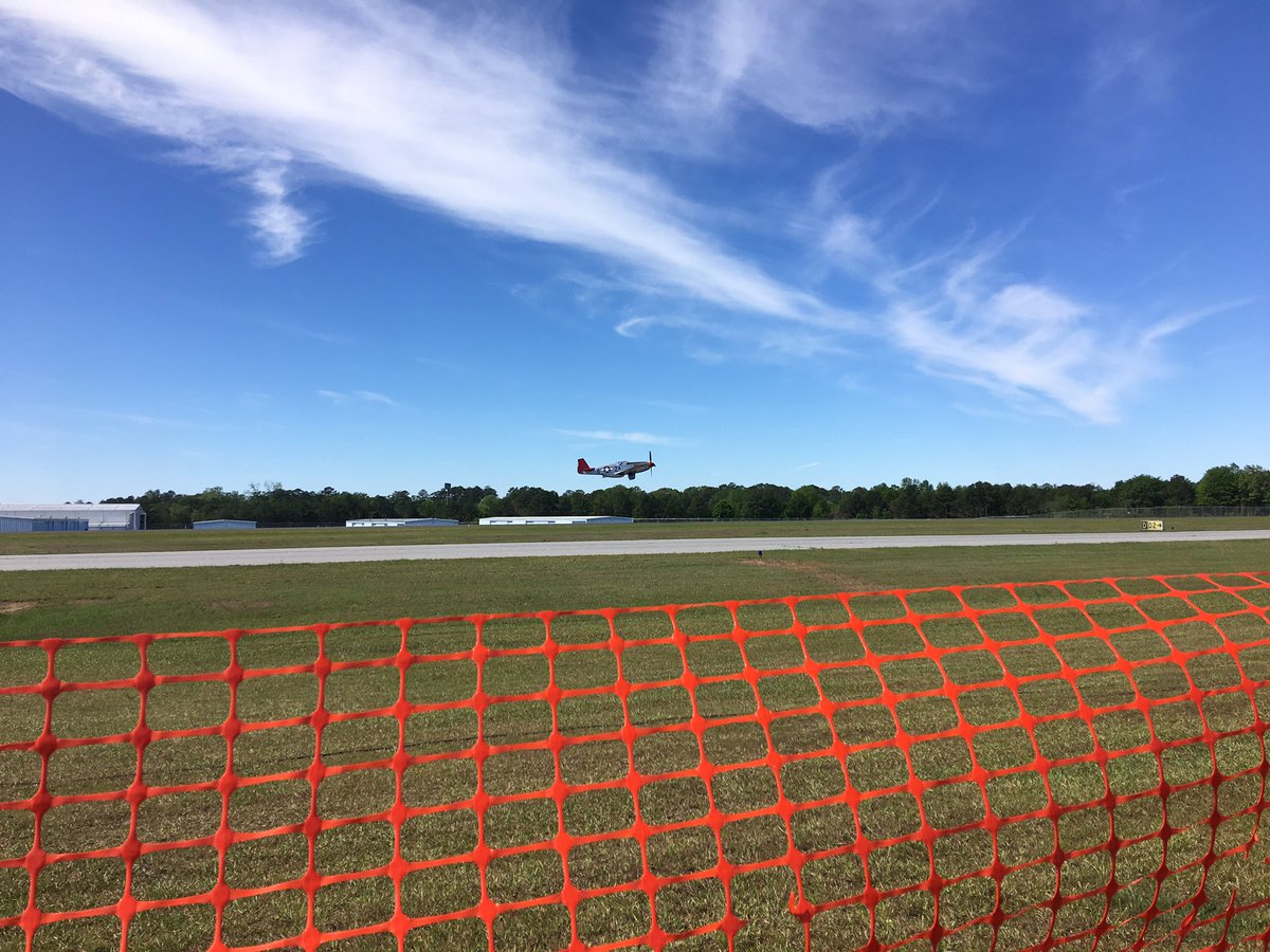 LARRYOK1035's tweet photo. Thunder in the valley air show https://t.co/Rc0qj1rHVB