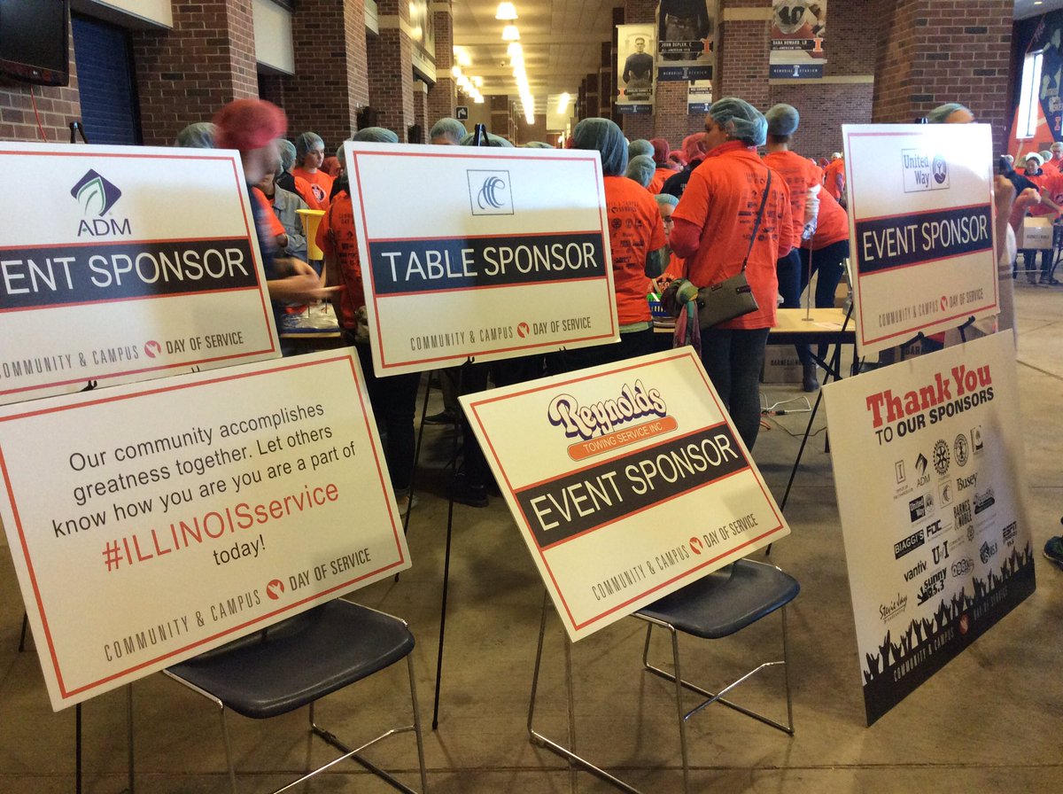 ILDayofService's tweet photo. Thanks to all of our sponsors and table sponsors that made today possible! We've now packed 70,000 meals! #ccdos17 #ILLINOISservice https://t.co/KhMRkedJPb