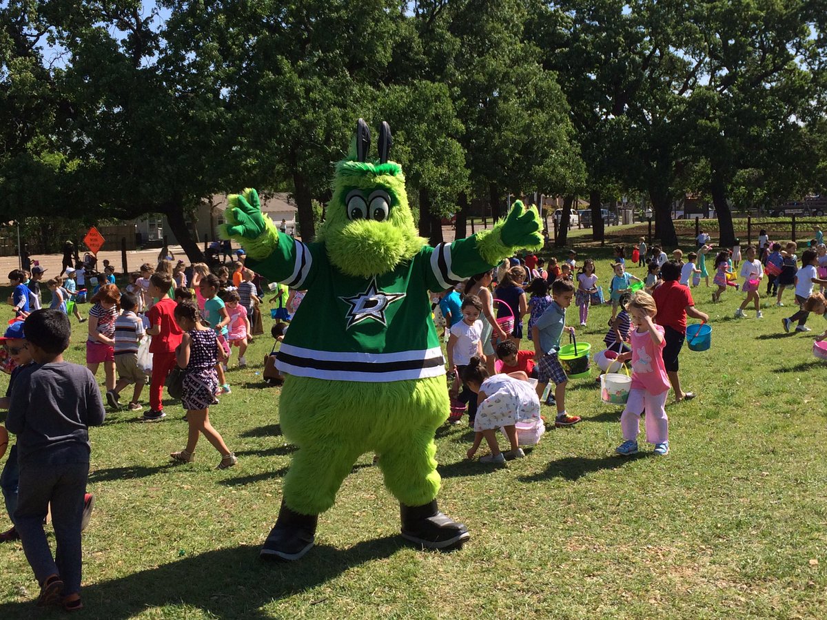 VictorEGreen's tweet photo. Spending my morning at Nash Farm for their Easter Egg Hunt! #ShowMeTheCandy https://t.co/RiJHxEWwgG