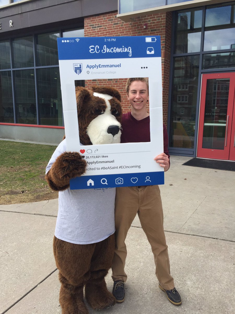 ApplyEmmanuel's tweet photo. Halo loves all of his new Saints! Welcome to campus! #ECIncoming #BeASaint https://t.co/KvQkZwyQ6c