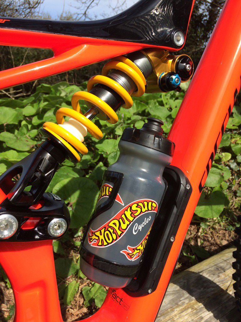 HotPursuitCycle's tweet photo. More Ohlins upgrades on Specialized bikes! Looking good with our custom water bottles too! https://t.co/8d71rsGLMt
