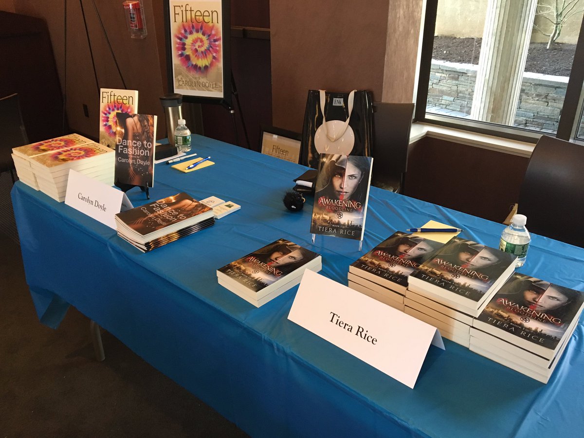 tierawrites's tweet photo. Setting up shop next to a fellow Realtor!
#localauthorbookfair #nyacklibrary #nyack https://t.co/lLpyblIUq9