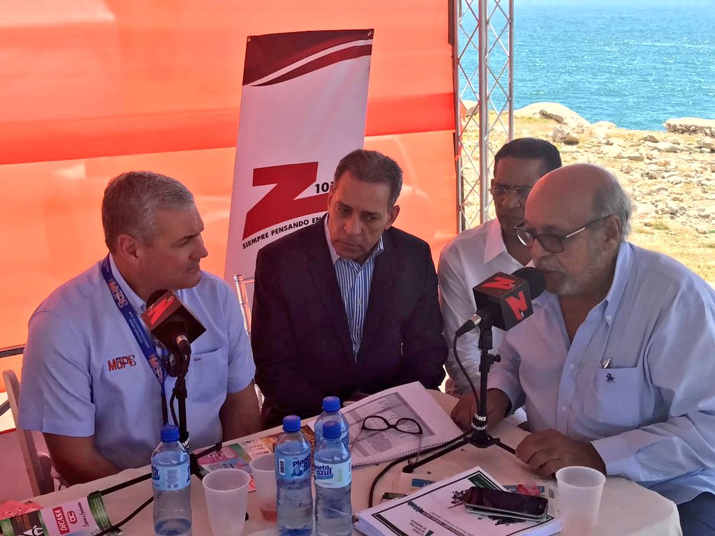 MOPCRD's tweet photo. Gonzalo Castillo pide prudencia a los constructores en esta Semana Santa. 2017 #OperativoMOPCRDSS2017 https://t.co/tm4OVrOxm0