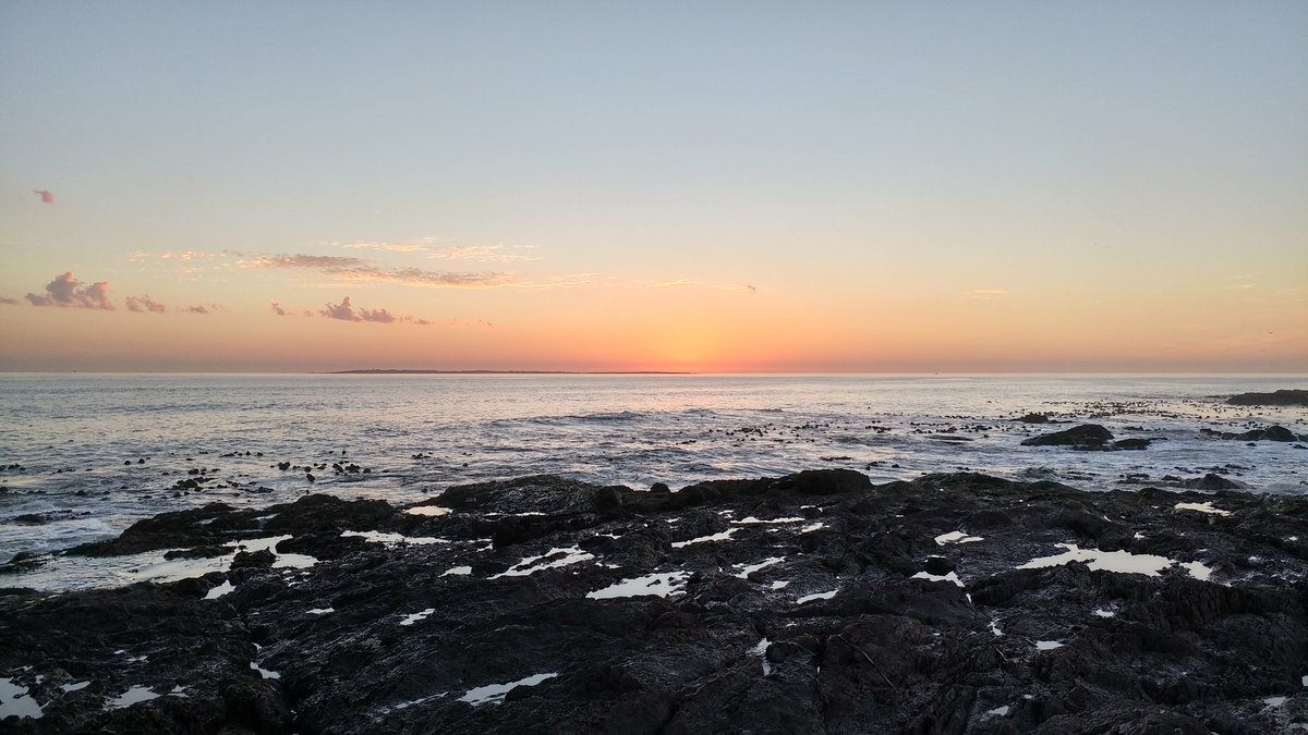 DiBrown5's tweet photo. Looked promising at 4pm but even a "meh" #CapeTown sunset is cool https://t.co/yDqhQoOSIj