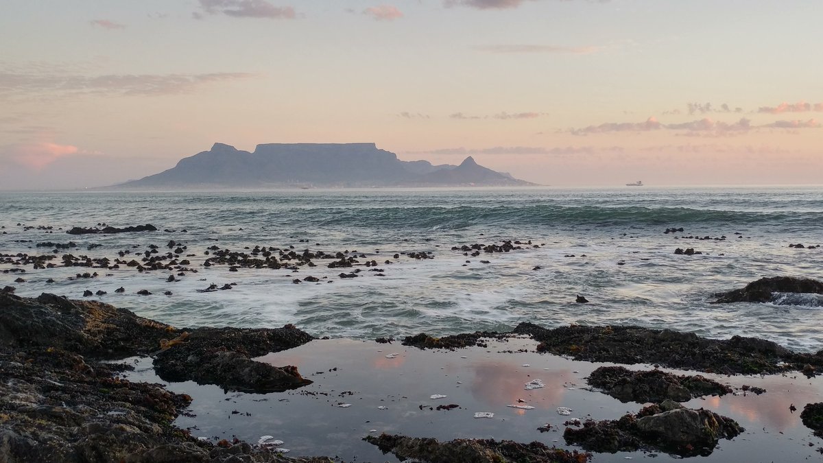 DiBrown5's tweet photo. Looked promising at 4pm but even a "meh" #CapeTown sunset is cool https://t.co/yDqhQoOSIj