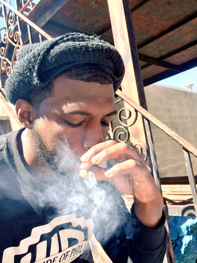 LoonBuck___'s tweet photo. Smoke a lot of weed cuz I have lil patients🍃 https://t.co/2kkDynA6LP