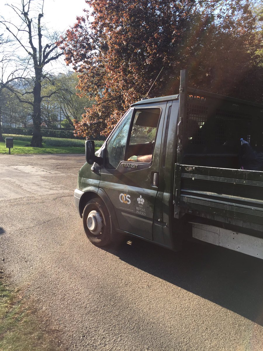 ExpoOutsourcing's tweet photo. #outsourcing at its best in a sunny Hyde Park #ocsgroup @SupportTheParks https://t.co/Aiy4WUazSD