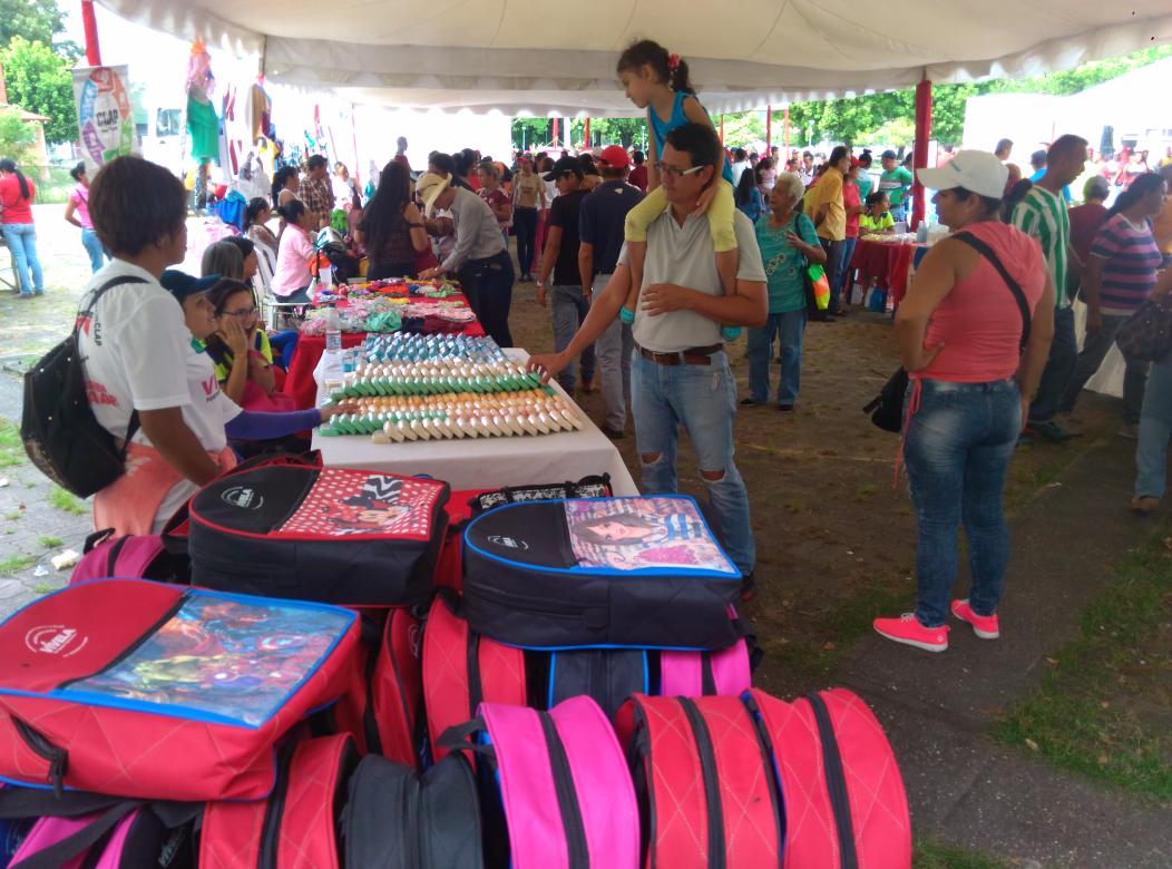 nubiaccandanga's tweet image. Desde la Aldea Metropolitana Árbol de las Tres Raíces gran Expoventa de los CLAP Productivos #TodoElPoderParaLosClap
