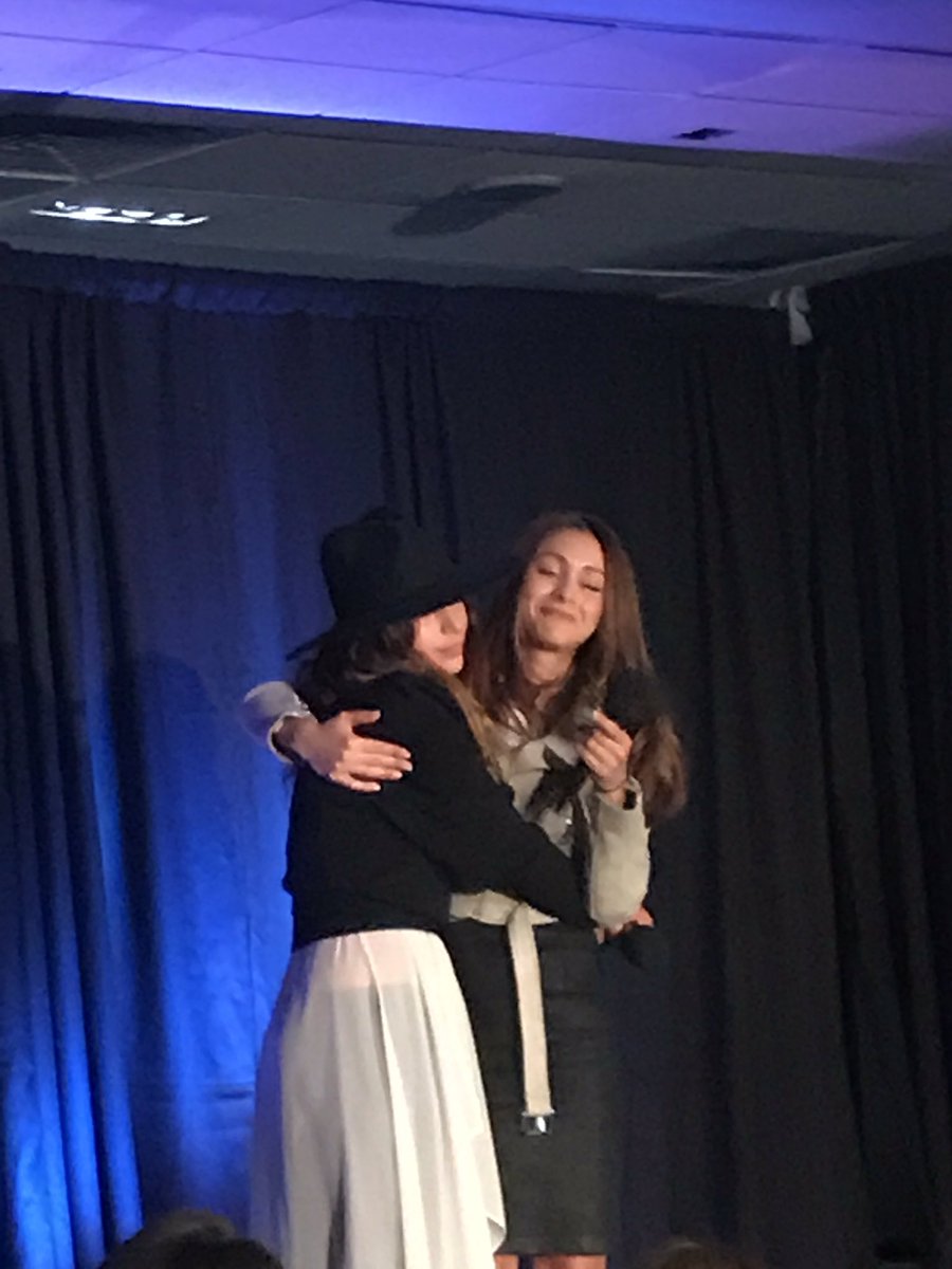 feartwdbrasil's tweet photo. [PHOTO] Nadia and Lindsey at #Survival2 con. #seamech (via @nayasalycia) https://t.co/nY7O1xd8Gd