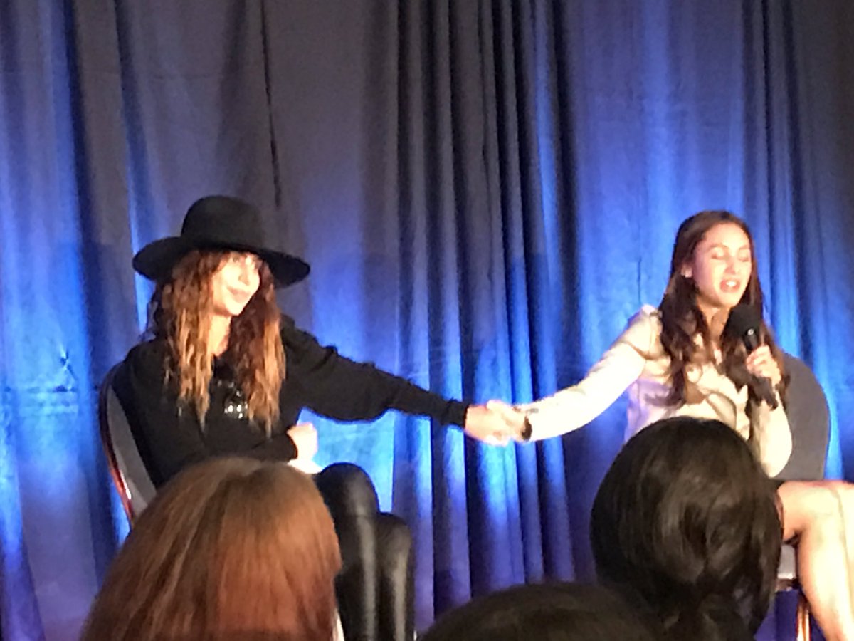feartwdbrasil's tweet photo. [PHOTO] Nadia and Lindsey at #Survival2 con. #seamech (via @nayasalycia) https://t.co/nY7O1xd8Gd