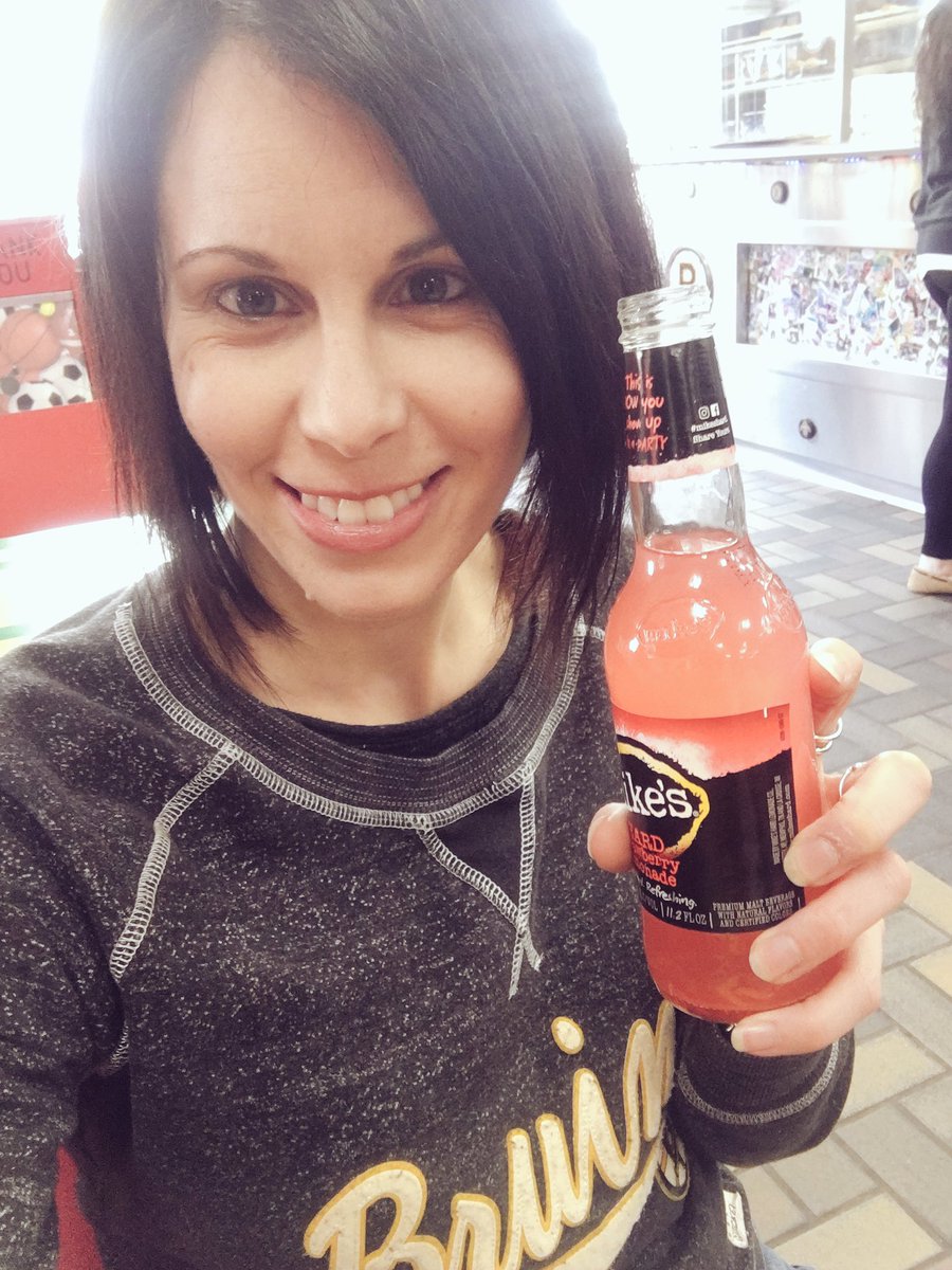 MamaGercks76's tweet photo. Prepping for the game @ #HalftimePizza @NHLBruins #bostonbruins https://t.co/c17jvQMqPH