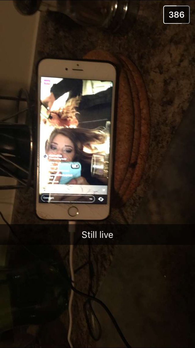 HadleyJamie's tweet photo. When jen doesn't wanna call me to tell me a story https://t.co/JYNhfIcnWX