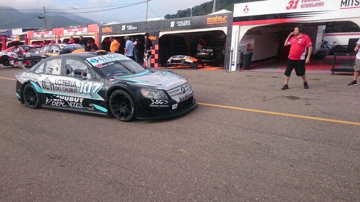 Campeonesnet's tweet photo. #TopRace El grupo A ya está en pista, con los primeros entrenamientos @jbdebenedictis @frangirolami @LucasValle06 @MarianoAltunita https://t.co/l6hPg9Xnri