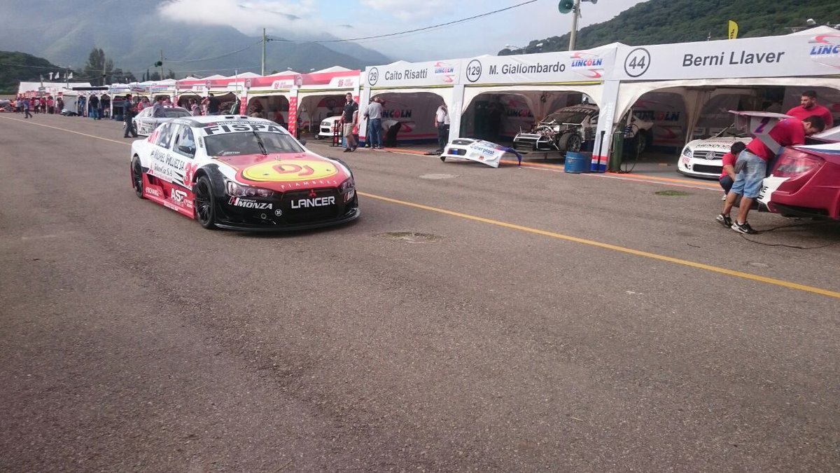 Campeonesnet's tweet photo. #TopRace El grupo A ya está en pista, con los primeros entrenamientos @jbdebenedictis @frangirolami @LucasValle06 @MarianoAltunita https://t.co/l6hPg9Xnri