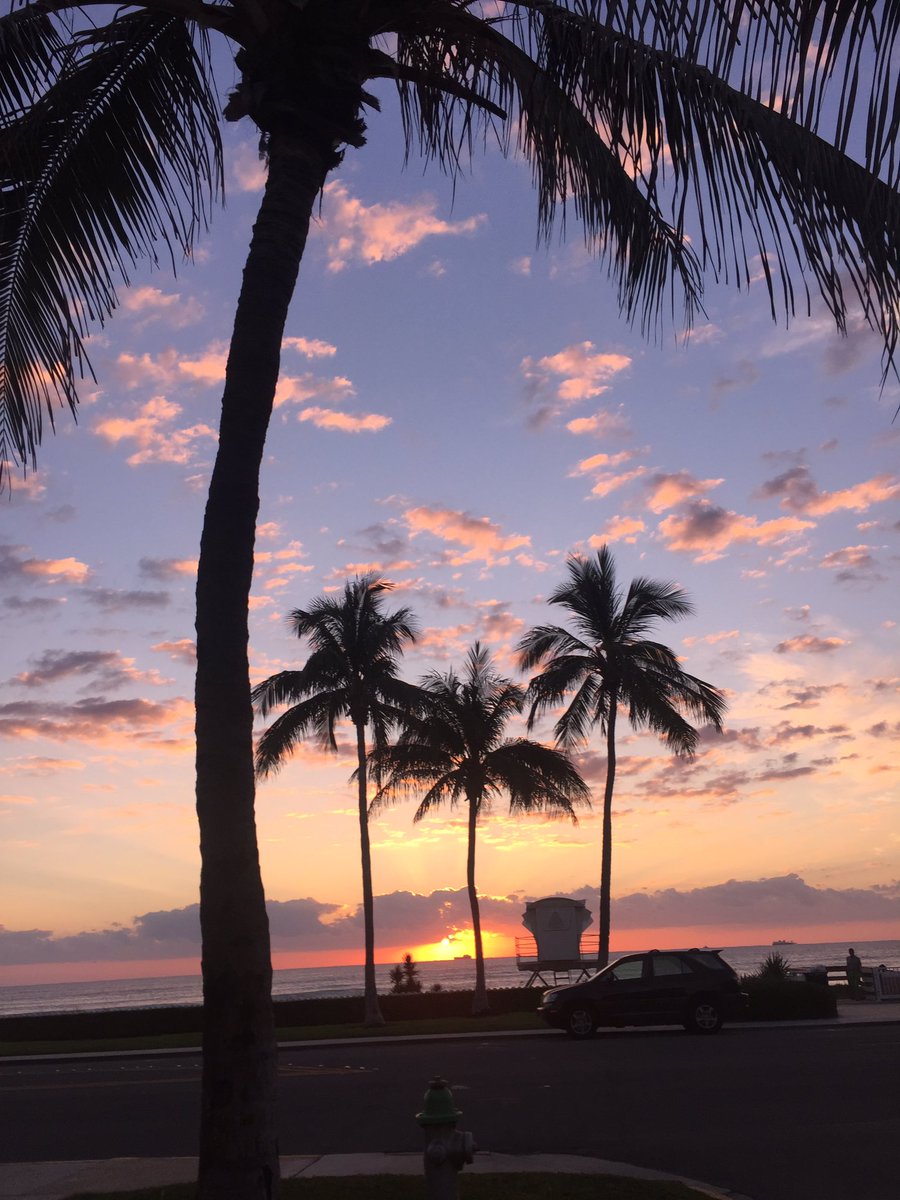gracelewtay's tweet photo. God has something big on the horizon for you🌅 https://t.co/NmXKHigNdN