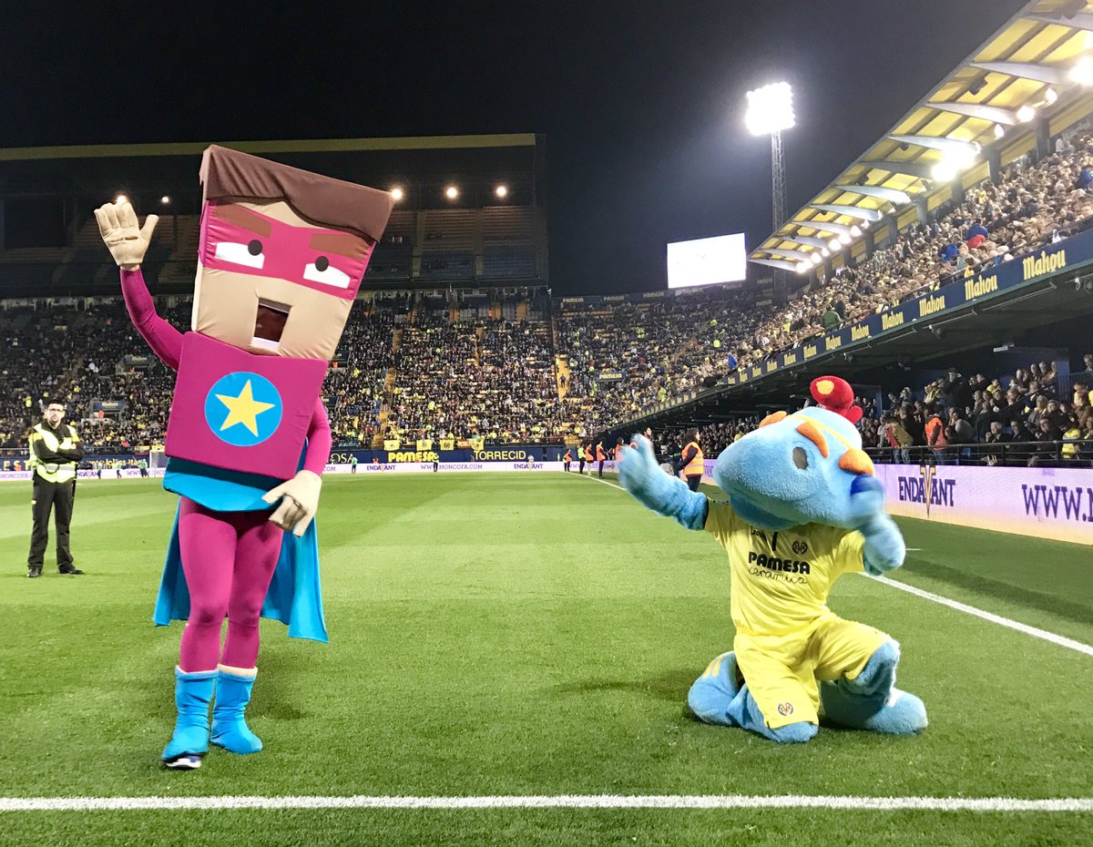 Groguet presentando en el Madrigal a Sansito <a href="/SanSanFestival/">SanSanFestival</a> <a href="/VillarrealCF/">Villarreal CF</a> #festival #benicassim