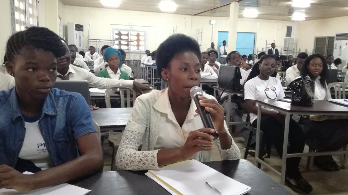 GInnovante's tweet photo. Début de la conférence avec les étudiants de Pigier Yakro. Thème : « Apprendre et entreprendre en #Civ à l'ère du numérique » #GiTour https://t.co/6epzqmu09N
