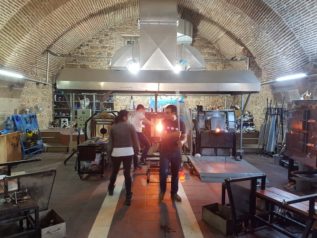 Mezun ve Mensuplarımızla cam sanatları müzesindeyiz.