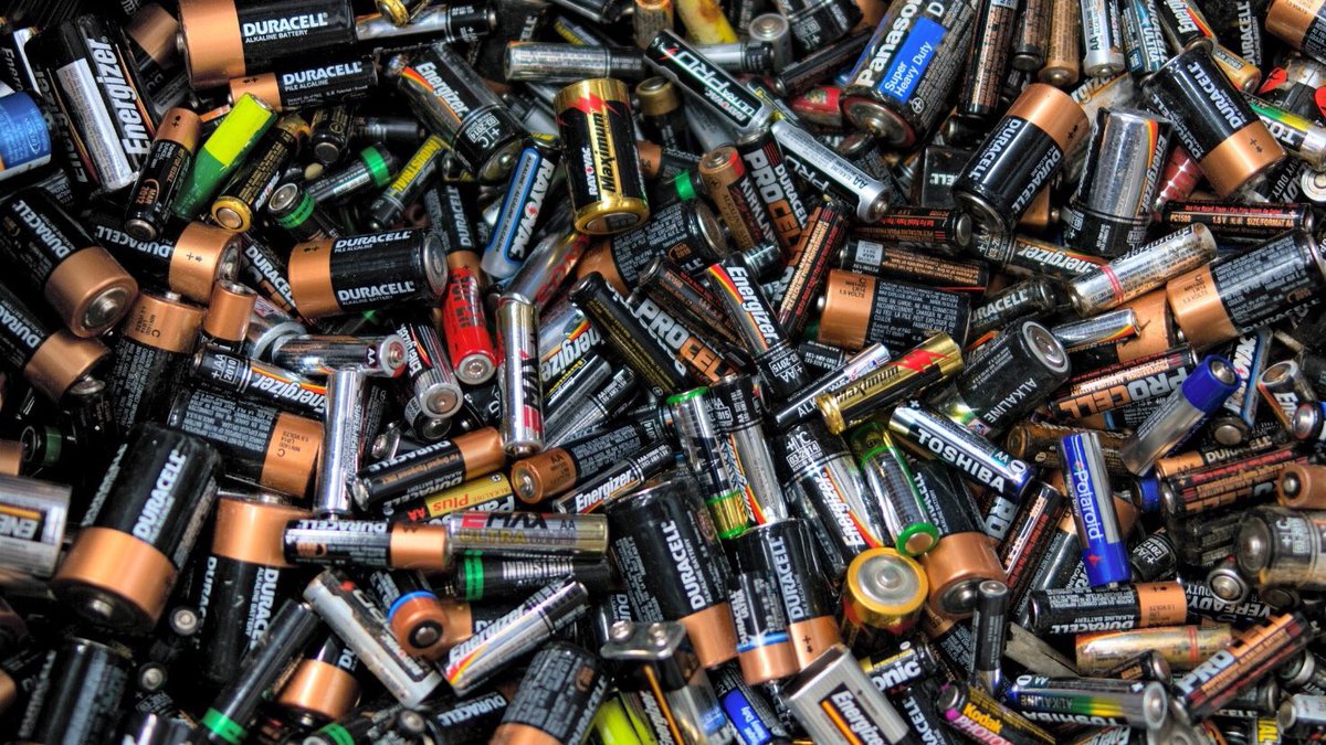 ThisIsJimmyStar's tweet photo. Want to help #savetheplanet? Learn how to use your old batteries over and over again! https://t.co/DSzcFeVwD8 #GreenTips @moneyclub1919 https://t.co/4g7iep161Y