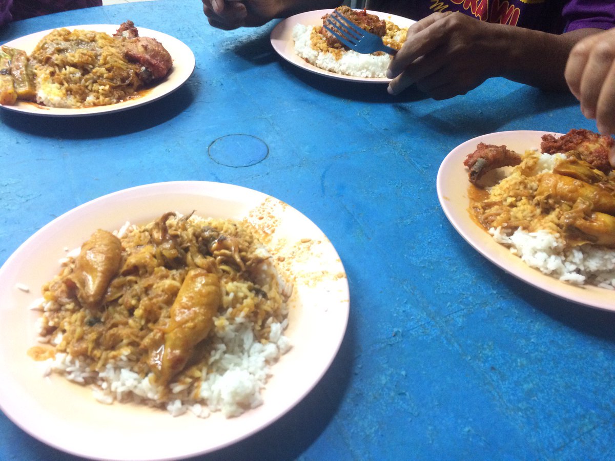 Keerahlee On Twitter I M At Restoran Nasi Kandar Ali In Parit Buntar Perak Https T Co Z2j7c7nip3