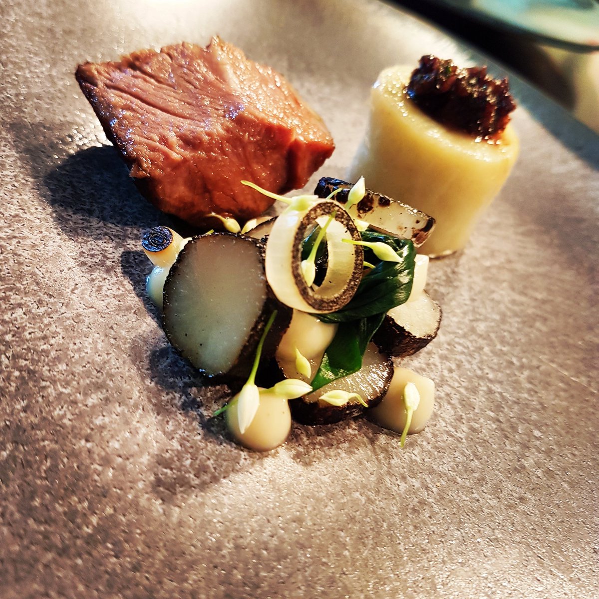 Chef_CurtisS's tweet image. Lighthorn lamb neck, artichoke, charcoal, wild garlic @Restaurant23 #lunchmenu #springinfullswing #r23 #loveleam #tasteleam #flavour