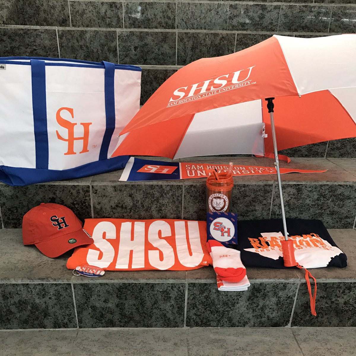 VisitSHSU's tweet photo. Coming to Saturday@SAM make sure to share with us your pictures using the #SeeSAM #TourSHSU & #VisitSAM for the change to win this prize https://t.co/Gy4lt38hfV