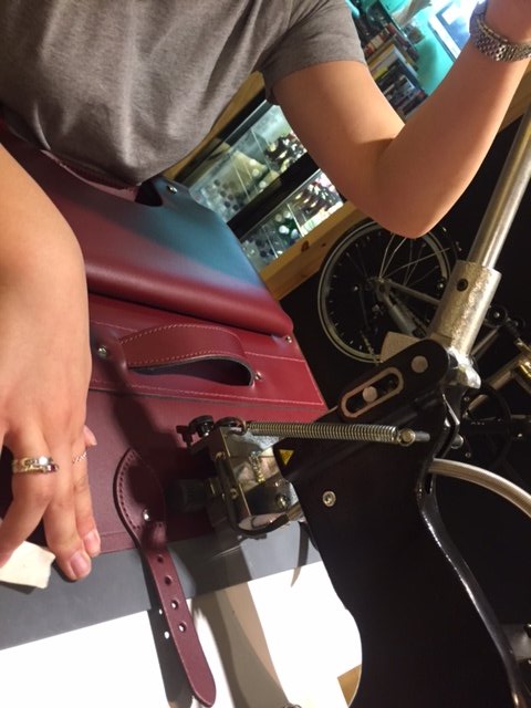 BromptonJnLDN's tweet photo. #CSCxBrompton #batchel being hand embossed for free! Only today! Enjoy a bottle of @FentimansLtd while you wait #brompton #madeforyou https://t.co/fPAVqZJ31u