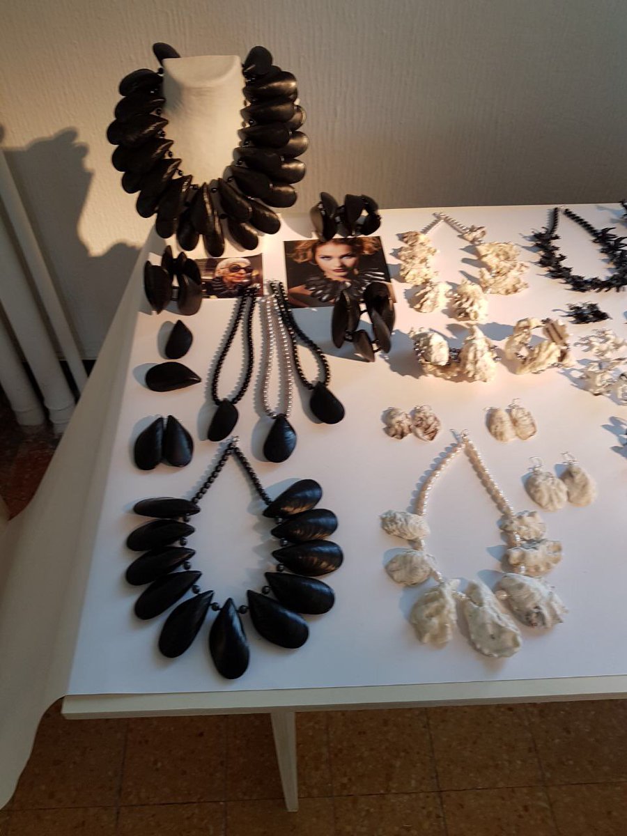 Schmuck erweckt Sommergefühle - im #FuoriSalone2017! Man bekommt so
richtig Lust ans Meer zu fahren! #DesignLanguage