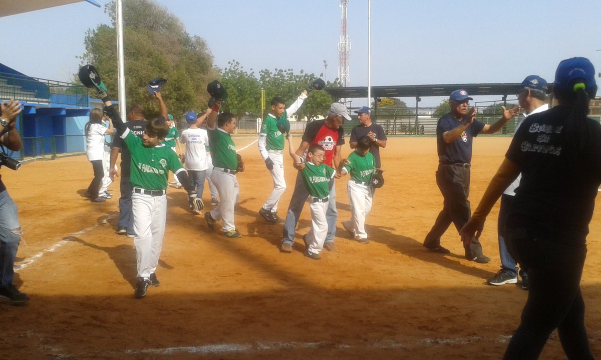 pequenasligasve's tweet photo. Siempre es un privilegio disfrutar de #BeisbolSinBarreras de la @PLFundacionReto esta vez como abreboca de la #FinalPreInfantilPL https://t.co/jBTP1wYprc