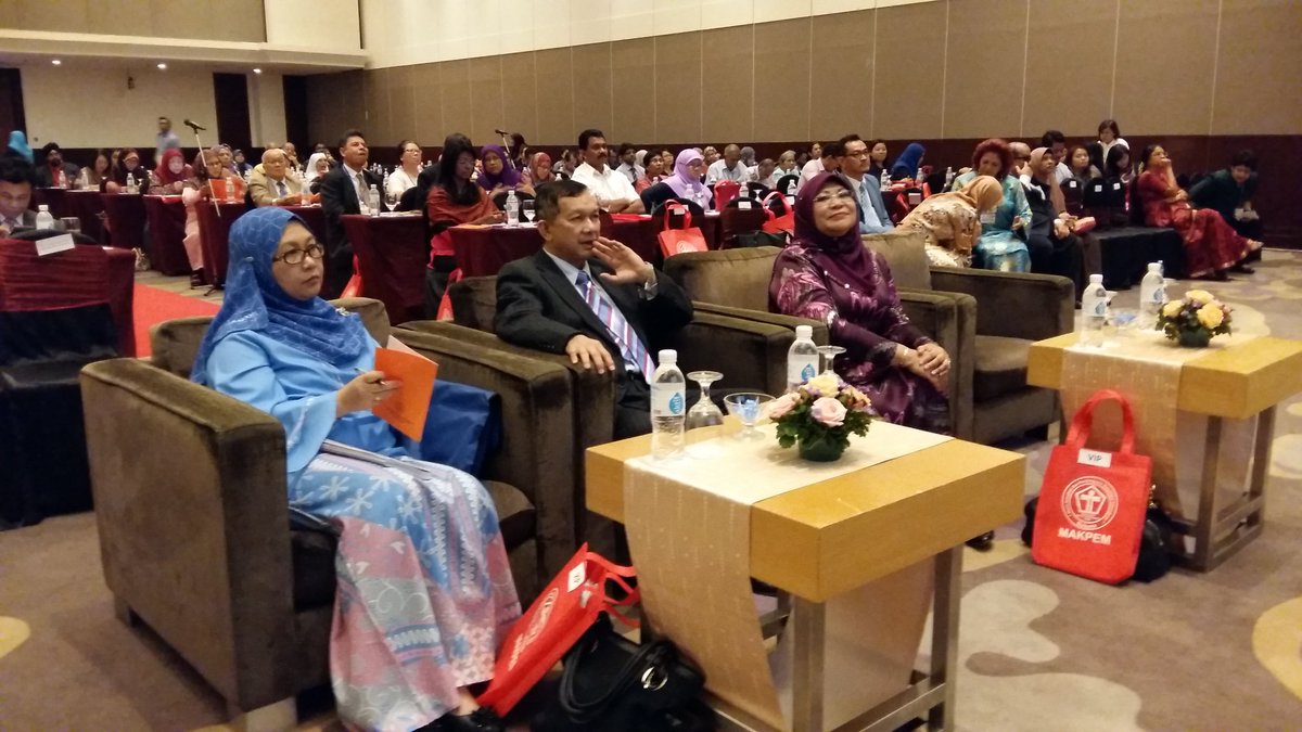 DSRKcomms's tweet photo. Seminar Kebangsaan MAKPEM 2017
Social Protecation &amp; Sustainable Development - Empowering Older Persons @NajibRazak https://t.co/pUnr6OWqjS