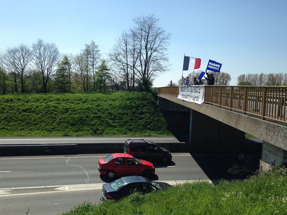 KiefferALC's tweet photo. Prêt pour la victoire ? #MarineVousSouhaiteDeBonnesVacances ! 🇫🇷👌
#AuNomDuPeuple #Marine2017
#fn22 #fnj22
@GerarddeMellon @GillesPennelle https://t.co/Us2JQUk0w8